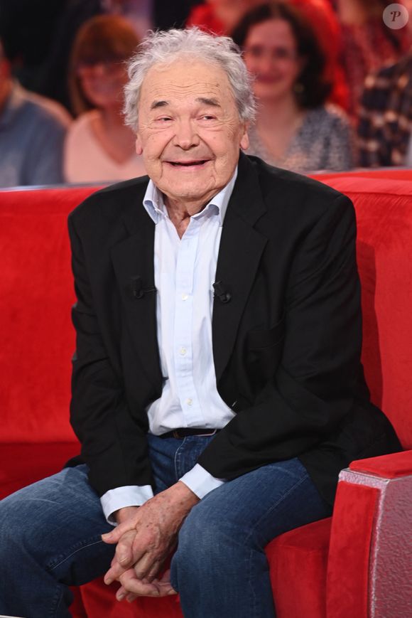 Exclusif - Pierre Perret lors de l'enregistrement de l'émission "Vivement dimanche" au studio Rive Gauche, présentée par M.Drucker avec une diffusion sur France 3 le 15 mars 2026, à Paris, France, le 4 mars 2026. © Guillaume Gaffiot/Bestimage