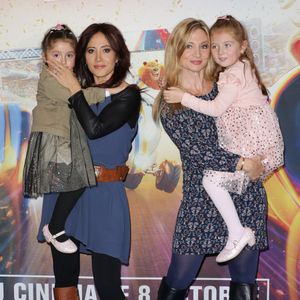 Fabienne Carat avec sa fille Céleste, Carole Carat et sa fille Victoire - Avant-première du film "Super Grand Prix" au cinéma le Grand Rex à Paris le 28 septembre 2025. © Coadic Guirec/Bestimage