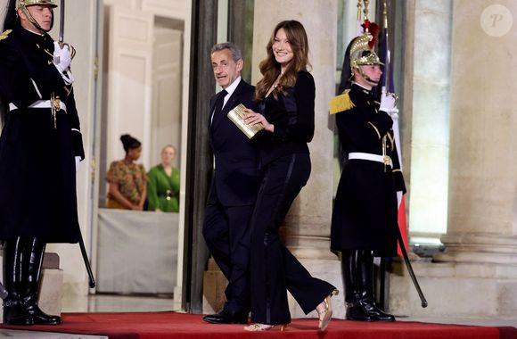 Nicolas Sarkozy et sa femme Carla Bruni-Sarkozy lors de l'accueil par le couple présidentiel français du président du Kazakhstan au palais de l'Elysée à Paris pour un dîner d'état le 5 novembre 2024.

© Dominique Jacovides / Bestimage