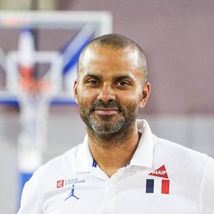 Tony Parker a ouvert les portes de son incroyable maison près de Lyon

Tony Parker, entraîneur principal de l'équipe de France des moins de 17 ans, lors de la conférence de presse à l'INSEP, à Vincennes, en France. 

Photo de Emilian Baldow/Icon Sport/ABACAPRESS.COM