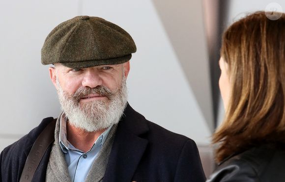 Exclusif - Le chef Philippe Etchebest se rend au salon professionnel des métiers de la bouche "Exphotel" à Bordeaux, France, le 21 novembre 2023, afin de rencontrer et se s'entretenir avec de jeunes chefs et talents des métiers de cuisine. Philippe Etchebest a abandonné son célèbre 4X4 Land Rover trop souvent bloqué dans les embouteillages de Bordeaux en échange d'une moto allemande, pour ses trajets entre ses rendez-vous et ses trois restaurants Bordelais. © Patrick Bernard/Bestimage