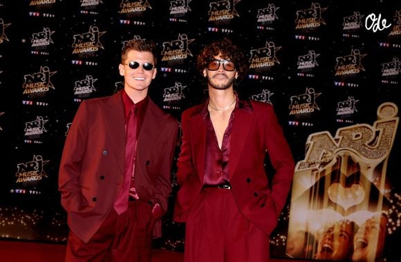 Jamie Miller et Antonio Cipriano - Photocall de la 28ème édition des NRJ Music Awards 2026 au palais des festivals et des congrès de Cannes, le 23 octobre 2026. Parmi les lauréats, Marine (Artiste Féminine Francophone), M Pokora (Artiste Masculin Francophone), Anyme (Révélation Masculine Francophone) et Ambre (Révélation Féminine Francophone) ont été distingués. © Dominique Jacovides / Bestimage