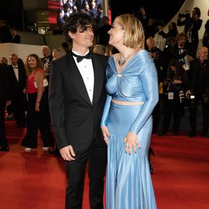 Il a expliqué sur Instagram qu’il souffre depuis quelques jours d’un nouveau symptôme.

Florian Rossi et Louane assistent au tapis rouge de The Idol lors du 76ème festival de Cannes au Palais des Festivals le 22 mai 2023 à Cannes, France. Photo par David Niviere/ABACAPRESS.COM