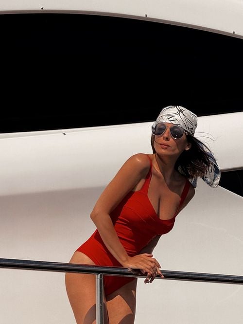 Eté à la plage : les 5 meilleures marques de maillot de bain pour les silhouettes à bustes généreux