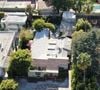 Son ancienne maison de Palm Springs est aujourd'hui proposée à la location sur Airbnb.

Exclusif - La maison de Kirk Douglas, où de nombreuses stars ont écrit leurs noms, est en vente pour 7,5 millions de dollars à Beverly Hills. Backgrid USA / Bestimage