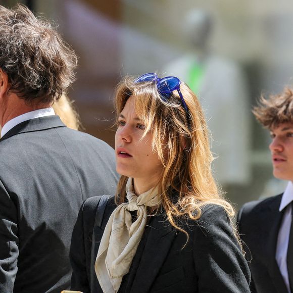 Yasmine Lavoine et son frère Milo Lavoine - Arrivées aux obsèques du prince Jean-Stanislas Poniatowski en l'Eglise polonaise à Paris, France, le 29 avril 2024. © Jacovides-Moreau/Bestimage