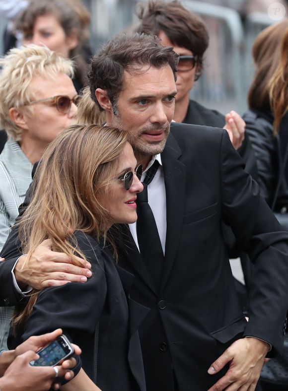 Nicolas Bedos et sa sœur Victoria Bedos - Sorties - Hommage à Guy Bedos en l'église de Saint-Germain-des-Prés à Paris le 4 juin 2020.©Bestimage