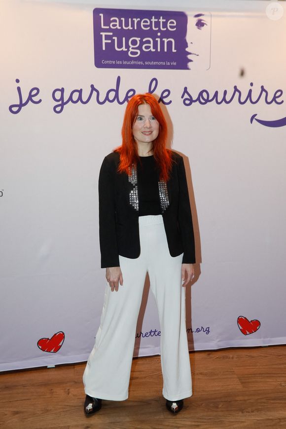 Elle a expliqué que le public l’interroge encore régulièrement à ce sujet.

Adeline Toniutti - Avant-première du clip "Je garde le sourire" réalisé pour l’Association Laurette Fugain dans le cadre de sa nouvelle campagne de sensibilisation au cinéma Mac Mahon à Paris le 15 octobre 2024. © Christophe Clovis / Bestimage