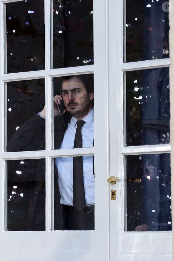 Harold Hauzy (Conseiller communication de Manuel Valls) - Passation de pouvoirs entre l'ancien premier ministre Manuel Valls et le nouveau premier ministre Bernard Cazeneuve à l'hôtel Matignon à Paris. Le 6 décembre 2016
© Stéphane Lemouton / Bestimage