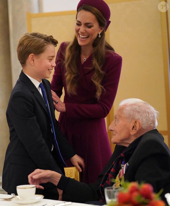 Catherine (Kate) Middleton, princesse de Galles, Le prince George de Galles - Les membres de la famille royale britannique assistent à la célébration du 80ème anniversaire de la fin de la Seconde guerre mondiale (VE80 Tea Party) au palais de Buckingham, à Londres, au Royaume-Uni, le 5 mai 2025. 
© Yui Mok/WPA-Pool / Julien Burton / Bestimage