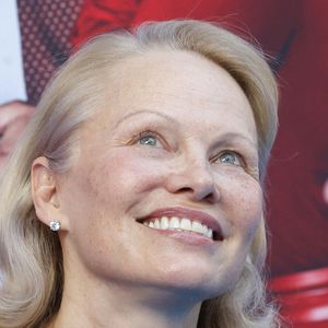 Pamela Anderson arrive sur le tapis rouge de la première de "The Naked Gun" de Paramount Pictures au SVA Theatre le lundi 28 juillet 2025 à New York. Photo by John Angelillo/UPI/ABACAPRESS.COM