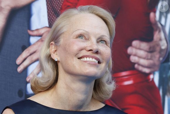 Pamela Anderson arrive sur le tapis rouge de la première de "The Naked Gun" de Paramount Pictures au SVA Theatre le lundi 28 juillet 2025 à New York. Photo by John Angelillo/UPI/ABACAPRESS.COM