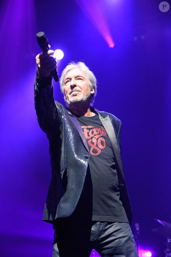 Le chanteur est principalement connu pour son immense tube baptisé "Femme libérée"

Cookie Dingler - Showcase pour l'avant-première du film "Stars 80, la suite" à l'Olympia de Paris le 5 décembre 2017. © Coadic Guirec/Bestimage