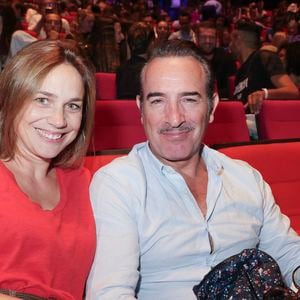 L'heureux papa de quatre enfants y a vécu un grand moment d'émotion grâce à la chanteuse Jeanne Cherhal qui lui a dédié une belle déclaration en chanson.

Exclusif - Nathalie Pechalat et son mari Jean Dujardin - People à la représentation exceptionnelle du spectacle musical "Sur la route Enchantée" de Chantal Goya au Palais des Congrès de la Porte Maillot à Paris - © Jack Tribeca / Bestimage