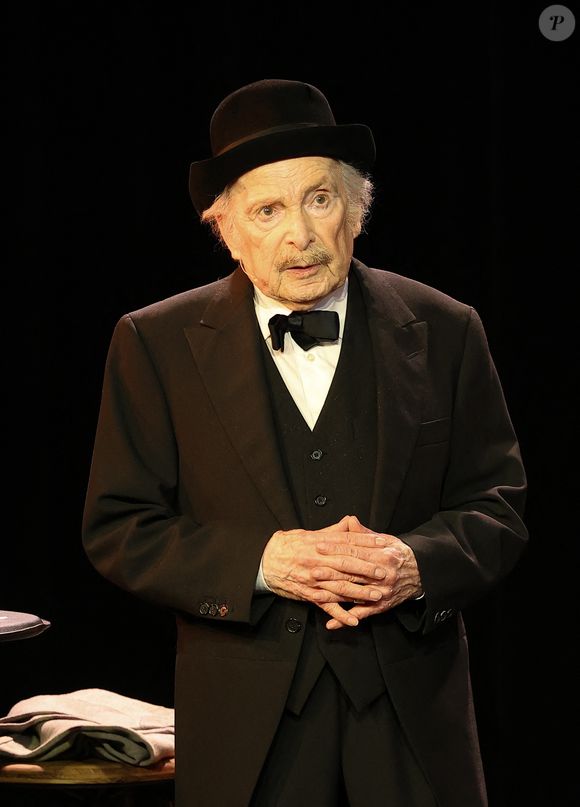 Son dernier spectacle a eu lieu au Centre culturel d’Auderghem, près de Bruxelles, où il a conservé son humour jusqu’à la fin.

 Popeck - Anniversaire surprise de Popeck à l'occasion de ses 90 ans sur la scène du théâtre de Passy à Paris le 18 mai 2025. © Coadic Guirec/Bestimage