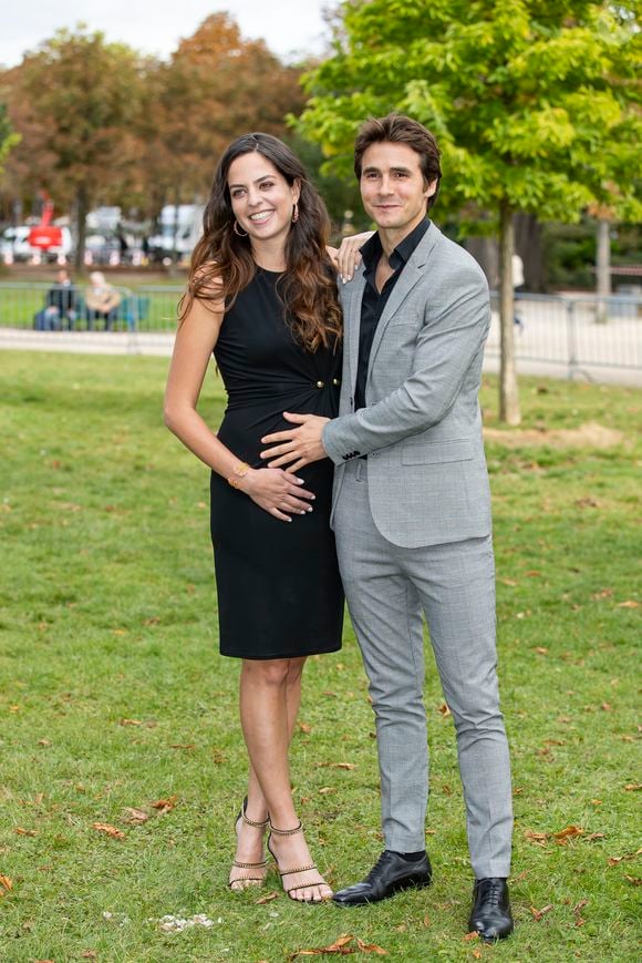 Anouchka Delon enceinte et son compagnon Julien Dereims - Arrivées au défilé Elie Saab "Collection Prêt-à-Porter Printemps/Eté 2020" lors de la Fashion Week de Paris (PFW), le 28 septembre 2019.

© Olivier Borde / Bestimage