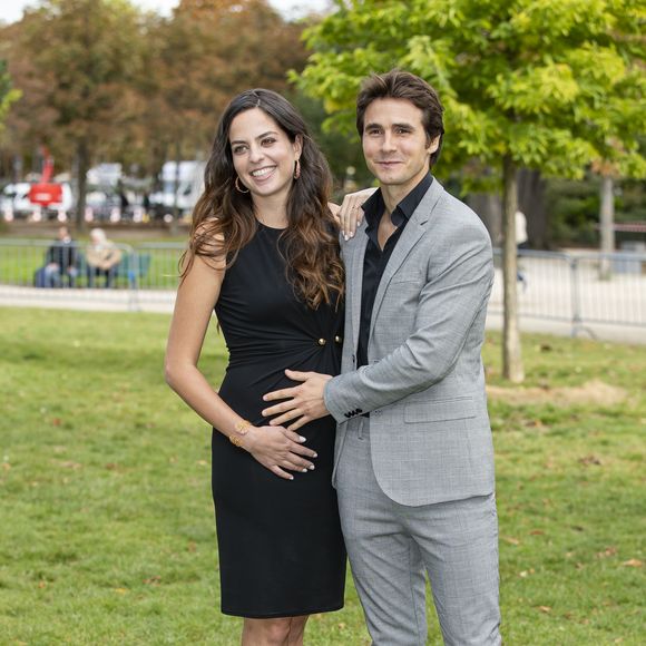 Anouchka Delon enceinte et son compagnon Julien Dereims - Arrivées au défilé Elie Saab "Collection Prêt-à-Porter Printemps/Eté 2020" lors de la Fashion Week de Paris (PFW), le 28 septembre 2019.

© Olivier Borde / Bestimage