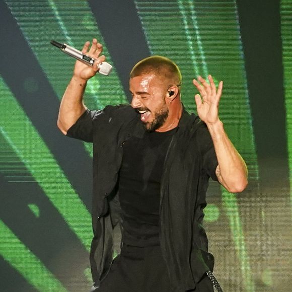 Un individu a perturbé le lancement de sa tournée européenne en projetant du gaz lacrymogène en direction de la scène.

Ricky Martin a fasciné la foule à guichets fermés au Polo Field de Buenos Aires, le 17 avril 2025.

© 2026 RS Fotos/The Grosby Group