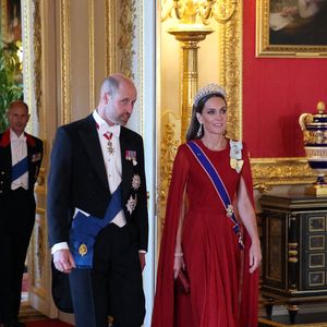 Kate Middleton a ainsi choisi d'arborer une magnifique robe rouge signée Givenchy, ainsi que son diadème fétiche lors de cet évènement

Le prince William et la princesse Kate Middleton lors du Banquet d'État organisé en l'honneur du Président français Emmanuel Macron à Londres le mardi 8 juillet 2025. Photo by Ludovic Marin/Pool/ABACAPRESS.COM