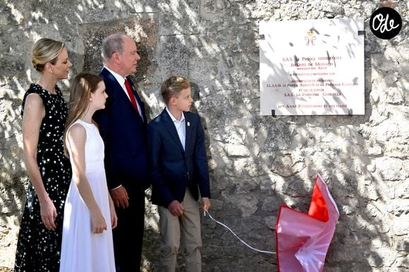 Le prince Albert II de Monaco, la princesse Charlène de Monaco, le prince Jacques de Monaco, marquis des Baux et la princesse Gabriella de Monaco lors de leur visite officielle aux Baux-de-Provence, France, le 5 septembre 2026. © Bruno Bebert/Bestimage
