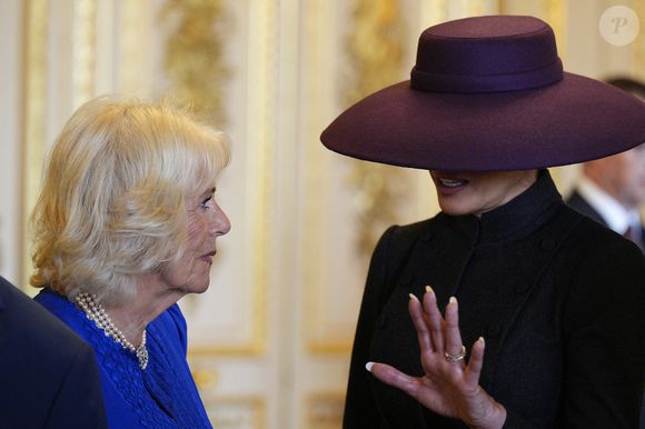 La reine Camilla et Melania Trump visitent la Royal Collection Exhibition du château de Windsor. © PA Photo/ Bestimage