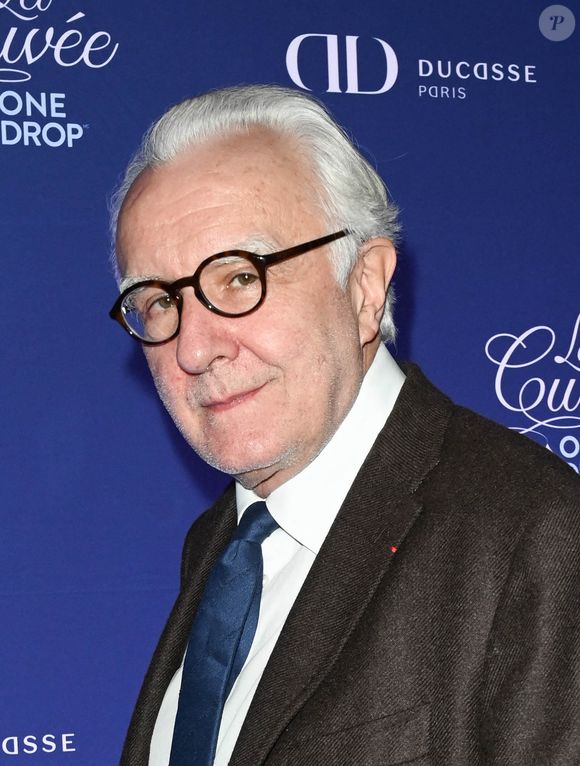 Côté vie privée, l'homme d'affaires partage la vie d'une architecte et a quatre enfants.

Alain Ducasse - 1er Dîner caritatif de la Fondation One Drop au Pavillon Dauphine à Paris© Coadic Guirec/Bestimage