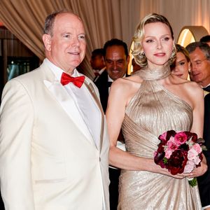 Le prince Albert II et la princesse Charlène étaient présents à la Salle des Étoiles en tant qu'hôtes.

Le prince Albert II de Monaco et la princesse Charlene de Monaco lors du 77ème Gala de la Croix-Rouge, salle des Etoiles, à Monaco, le 18 juillet 2026.

© Claudia Albuquerque/Bestimage