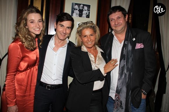 Aurore Morisse, Harold Hessel, Caroline Margeridon, Stéphane Vanhandenhoven - People à la soirée "Signature des écrivains" au Fouquet's à Paris. Le 24 novembre 2021
© Baldini / Bestimage