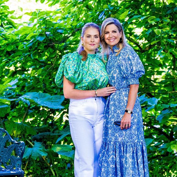 Le roi Willem-Alexander, la reine Maxima, la princesse Amalia, la princesse Alexia, la princesse Ariane et leur chien Mambo posent lors de la séance photo annuelle d'été au palais Huis Ten Bosch à La Haye. Photo by Backgrid USA / Bestimage