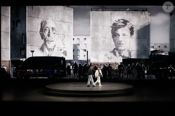 Le spectacle, qui ne cherche pas à édulcorer la dureté du propos, aborde des thèmes toujours d'actualité avec force et émotion.
"La Haine" jusqu'au 5 janvier à la Seine Musicale puis en tournée en 2025 partout en France.