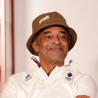 Yannick Noah entouré de ses fils Joakim et Joalukas au Parc des Princes pour une soirée de légende