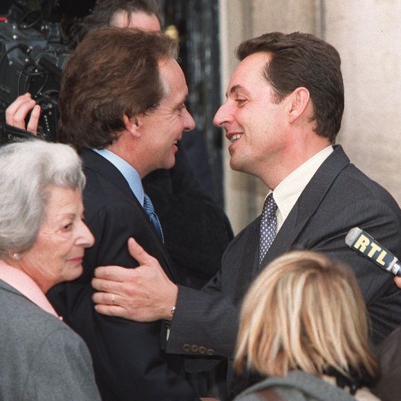 C'est Nicolas Sarkozy, le maire de l'époque, qui a chapeauté la cérémonie civile devant un parterre d'invités prestigieux...

Nicolas Sarkozy au mariage civil de Michel Sardou et Anne-Marie Périer, Neuilly, 11/10/99. Crédit Abaca