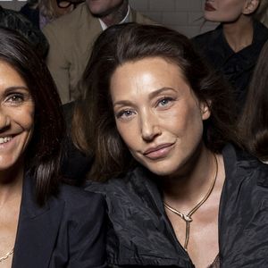 Toni est âgée de 19 ans

Florence Foresti avec sa fille Toni (derrière), Laura Smet - Les célébrités au défilé Jean-Paul Gaultier "Collection Haute Couture Printemps/Eté 2025" lors de la Fashion Week de Paris (PFW), le 29 janvier 2025