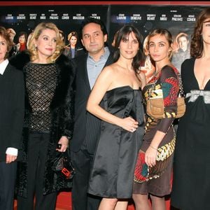 Enfin, cette comédienne accomplie a également mené une riche carrière au théâtre.

Miou-Miou, Catherine Deneuve, Géraldine Pailhas (en Prada), Emmanuelle Béart, Valérie Lemercier et Claire Maurier - Première du film "Le Héros de la famille" au cinéma UGC Normandie de Paris

© OLIVIER BORDE / BESTIMAGE