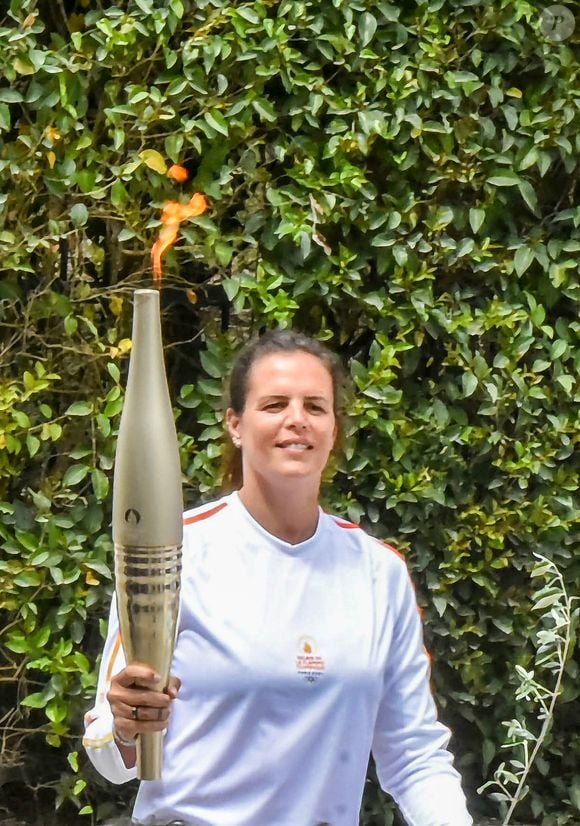 Laure Manadou est la première relayeuse française de la flamme olympique peu de temps après la cérémonie d'allumage sur le site antique d'Olympie. Le 16 avril 2024 ©Intime/Panoramic/Bestimage
