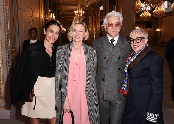Kate Stirling, Naomi Watts, Baz Luhrmann, Catherine Martin - La créatrice S.McCartney est faite Chevalier de la Légion d'honneur par le président français E.Macron au palais de l'Elysée à Paris, le 5 mars 2026, lors de la Fashion Week à Paris. Cette distinction salue son parcours ainsi que son engagement dans l'univers de la création et de la mode.

BFA.com / Backgrid USA / Bestimage