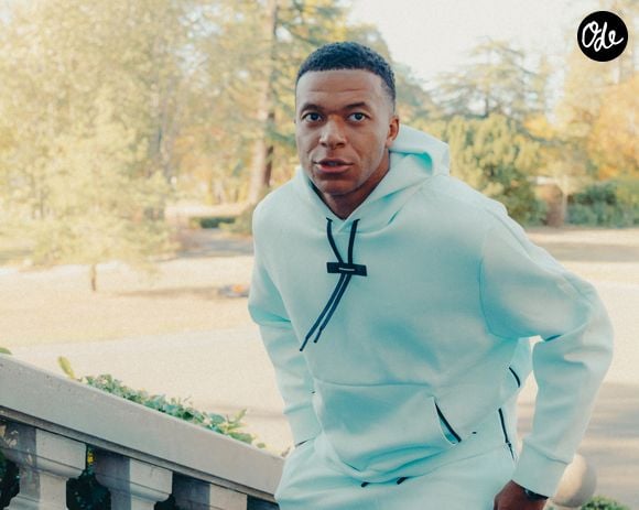 Kylian Mbappé - Les joueurs de l'équipe de France de football arrivent au centre d'entraînement de la Fédération française de football (FFF) à Clairefontaine-en-Yvelines, France, le 21 septembre 2026 © FFF via Bestimage