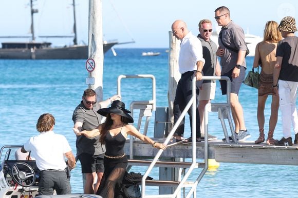 Jeff Bezos et sa femme Lauren Sanchez au Club 55 sur la plage de Pampelonne à Saint-Tropez (Ramatuelle), Côte d'Azur, France, le 22 juillet 2025. © Bestimage