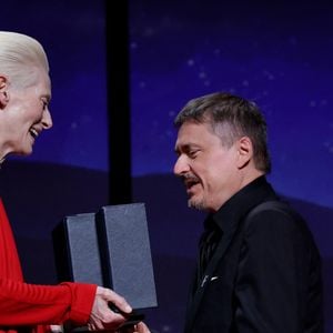 Tilda Swinton, Cristian Mungiu - Cérémonie de clôture du 79ème Festival International du Film de Cannes, le 23 mai 2026. © Borde-Jacovides-Moreau / Bestimage
