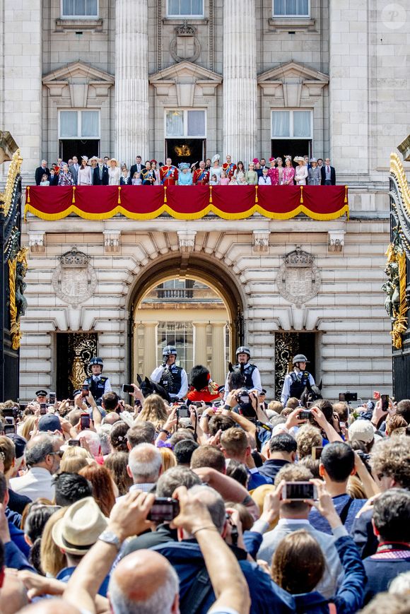 Les membres de la famille royale britannique lors du rassemblement militaire "Trooping the Colour"  (le "salut aux couleurs"), célébrant l'anniversaire officiel du souverain britannique. Cette parade a lieu à Horse Guards Parade, chaque année au cours du deuxième samedi du mois de juin. Londres, le 9 juin 2018. Action Press / Bestimage