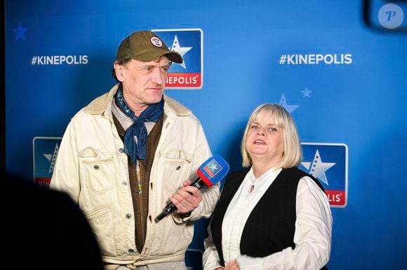 Isabelle Nanty est très bien entourée, notamment par Jean-Paul Rouve. 

L'acteur français Jean-Paul Rouve et l'actrice française Isabelle Nanty lors de la première du film God Save the Tuche au Kinepolis Imagibraine à Braine-l'Alleud, Belgique le 24 janvier 2025. Photo par Frederic Andrieu/Agencepeps/Content Curation/ABACAPRESS.COM