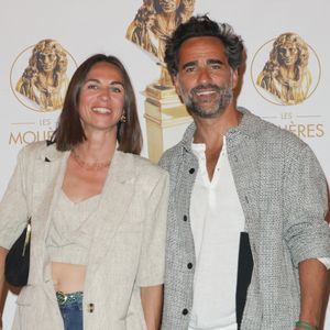 Il explique ensuite pourquoi il a préféré refuser les demandes de sa compagne, décidément très patiente : "Hormis le fait de célébrer son amour devant toute sa famille, ses proches et que ça fait une grande fête lors de laquelle vous dites à tout le monde : ‘On s’aime, on vous aime’."

Florent Peyre et sa compagne Virginie Stref - 36ème cérémonie des Molières aux Folies Bergère à Paris le 28 avril 2025. © Coadic Guirec/Bestimage