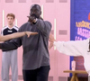 Trouver un équilibre apparaît donc comme une tâche compliquée pour les académiciens. "Malheureusement, je pense que les cours de Ladji ne suffisent pas à pallier à tous les excès qu'on fait pendant la semaine."

Ladji Doucouré dans la Star Academy