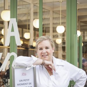 Il faut conserver un peu d'eau de cuisson.

La cheffe étoilée Hélène Darroze vient d'ouvrir un nouveau restaurant bistronomique dédiée aux burgers haut de gamme "Jòia Bun" au 16 de la rue Michodière dans le 2ème arrondissement de Paris, France, le 16 mars 2023. © Jack Tribeca/Bestimage