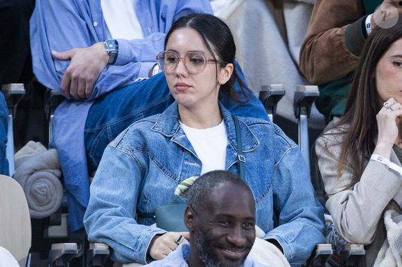 Anaïde Rozam dans les tribunes lors de la session du soir des Internationaux de France de Tennis de Roland Garros 2025, à Paris, France, le 4 juin 2025. © Jacovides-Moreau/Bestimage