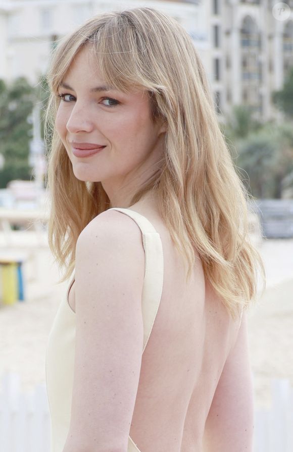 L'ancienne étudiante des Beaux-Arts voit d'ailleurs de fortes similitudes entre le jeu d'acteur et l'art du portrait.

Louise Bourgoin
La 8ème édition du festival CANNESERIES à Cannes
lundi 28 avril 2025. © Christophe Aubert via Bestimage