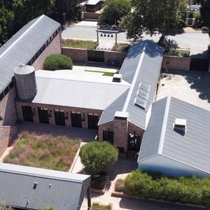 Les enfants de Diane Keaton vont hériter de son immense fortune.

Diane Keaton et son fils Duke quittent le Staples Centre après avoir vu les LA Lakers battre les Cleveland Cavaliers. Pacific Coast News/ABACA