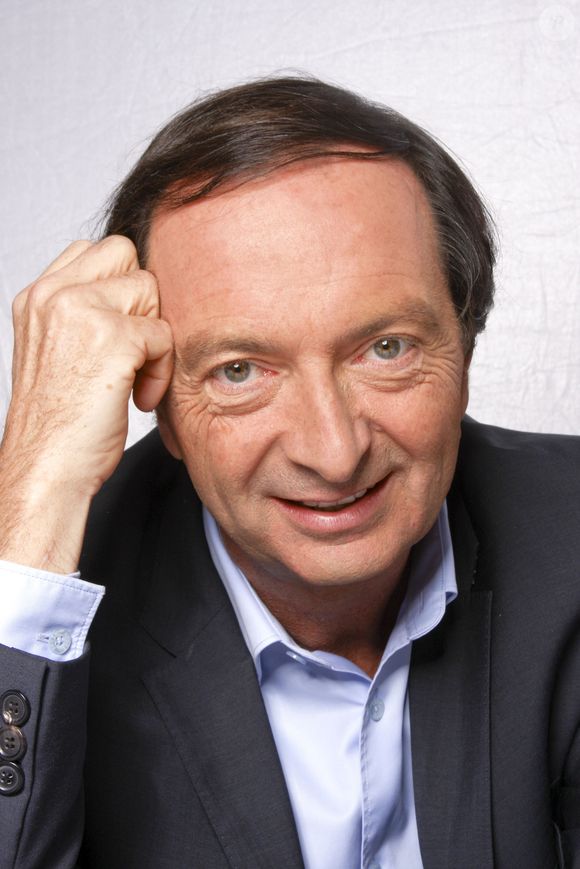 Même le nom "Leclerc", vendu aux adhérents au début des années 2000, ne lui appartient plus, ce qui souligne la singularité de sa position. 

Michel-Edouard Leclerc - Archives - Portrait
Paris, le 07/05/2012