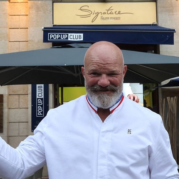 Le chef Philippe Etchebest décline son plat "Signature" en mode street food au sein du Pop Up Club à Bordeaux le 11 septembre 2023.
© Fabien Cottereau / Bestimage