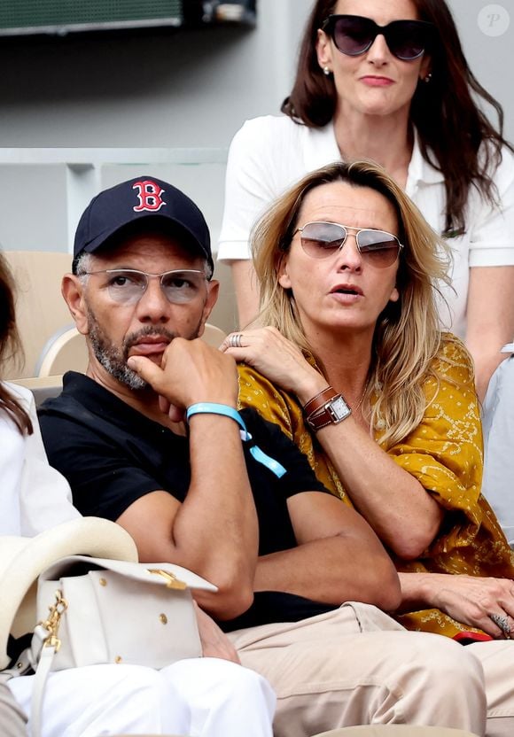 Roschdy Zem et sa compagne Sarah Lavoine en tribunes des Internationaux de France de tennis de Roland Garros 2023 à Paris le 11 juin 2023. © Jacovides-Moreau/Bestimage